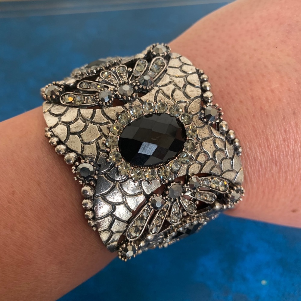 Cuff - Picture 4 of 7